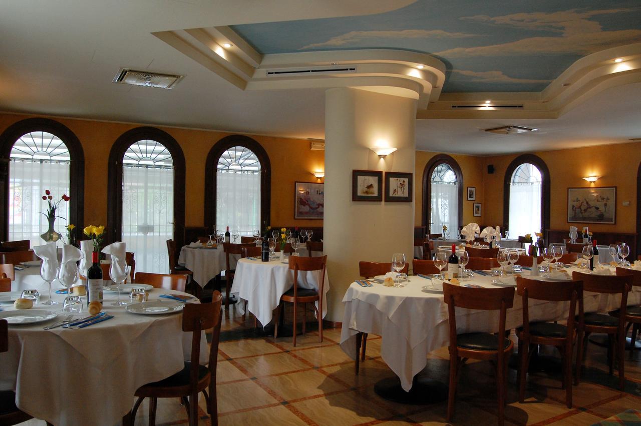Hotel Ristorante Regina Mozzanica Exteriör bild